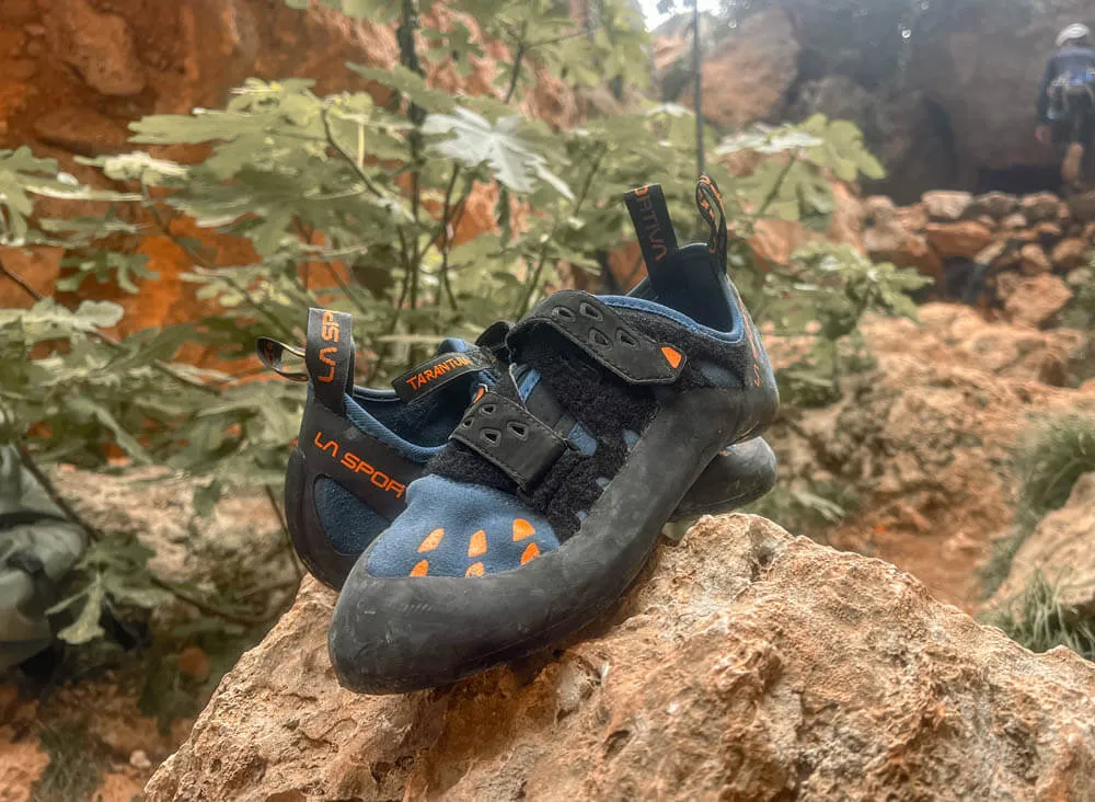 /img/14891-cleaning-climbing-shoes.webp