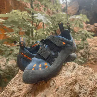 /img/14891-cleaning-climbing-shoes.webp